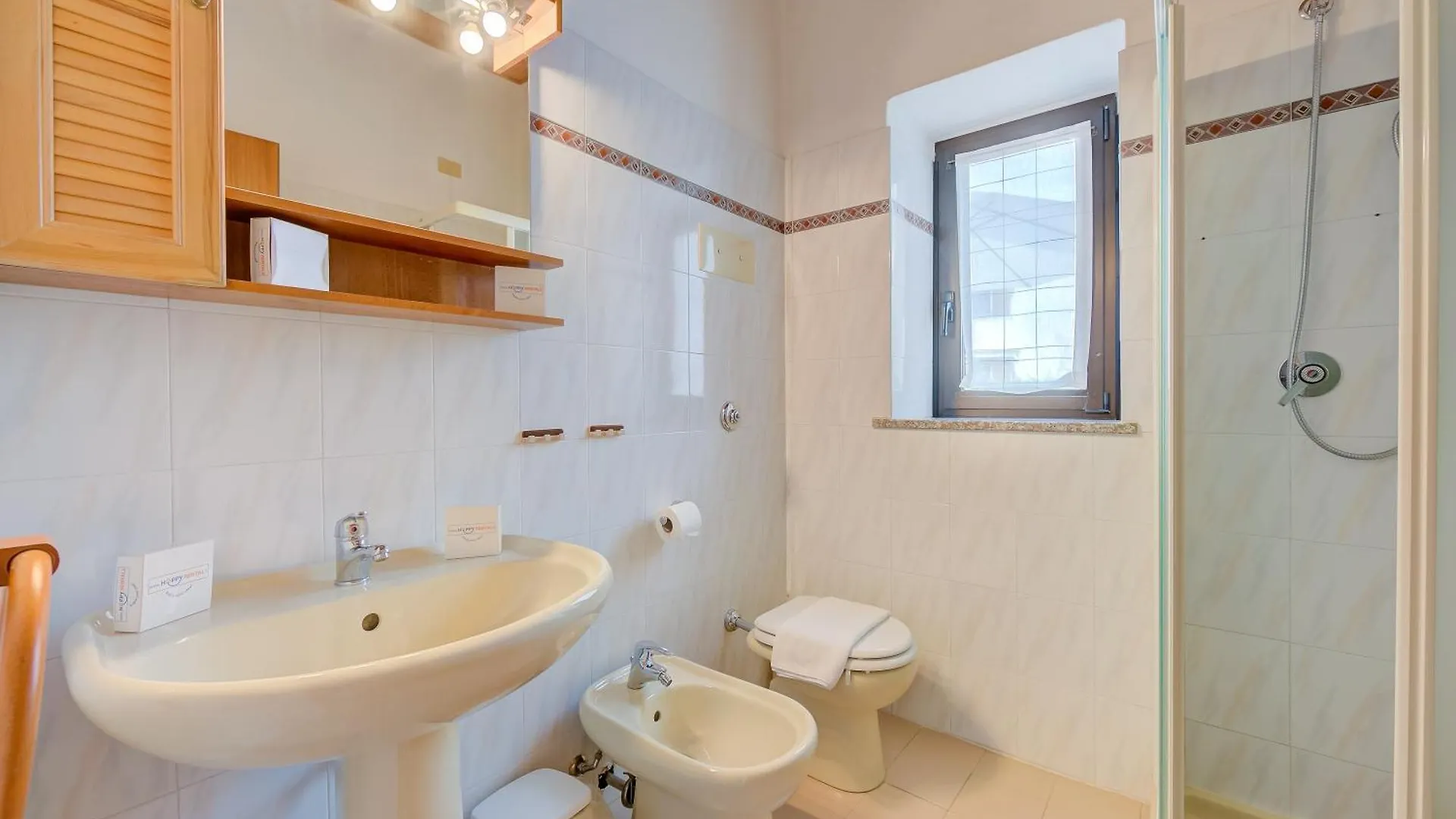 Apartment Al Peveri - Private Parking & Near Lake - Happy Rentals Toscolano Maderno