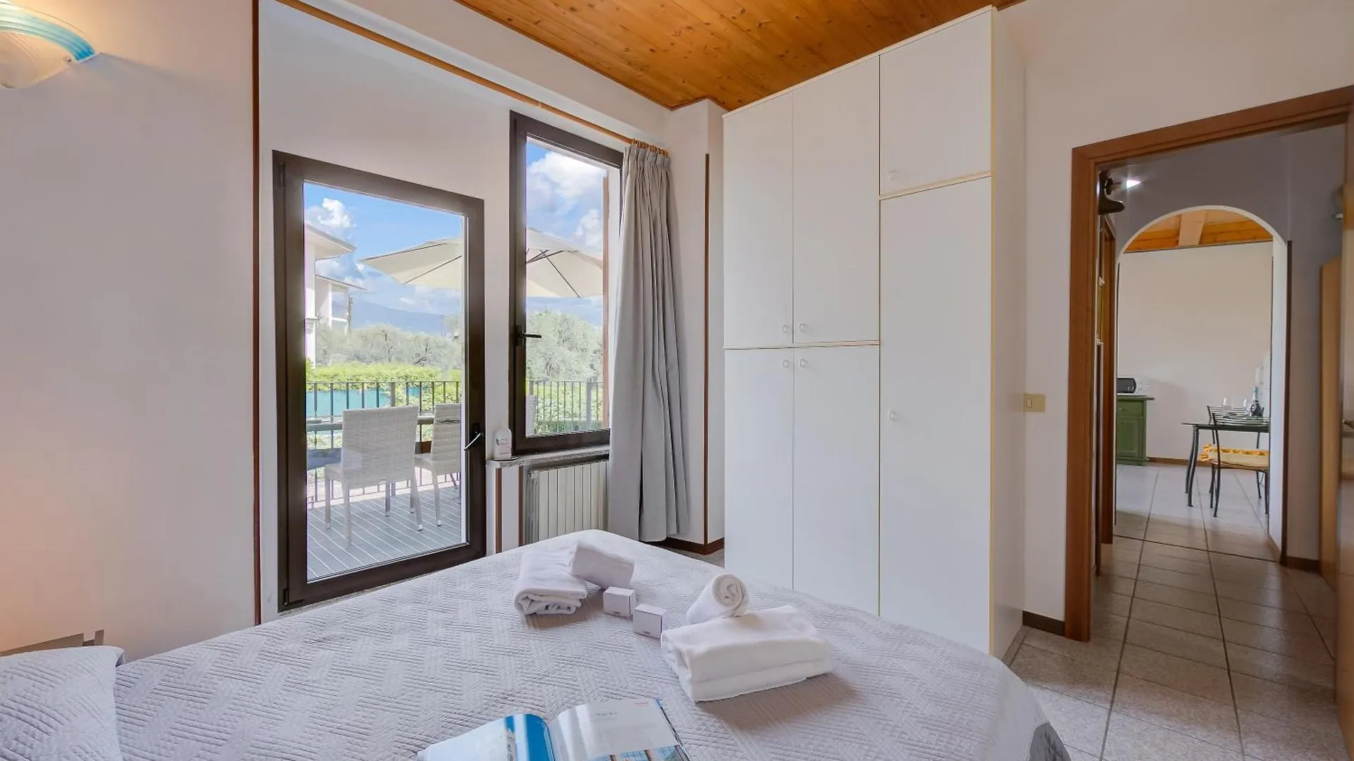 Al Peveri - Private Parking & Near Lake - Happy Rentals Toscolano Maderno Apartment