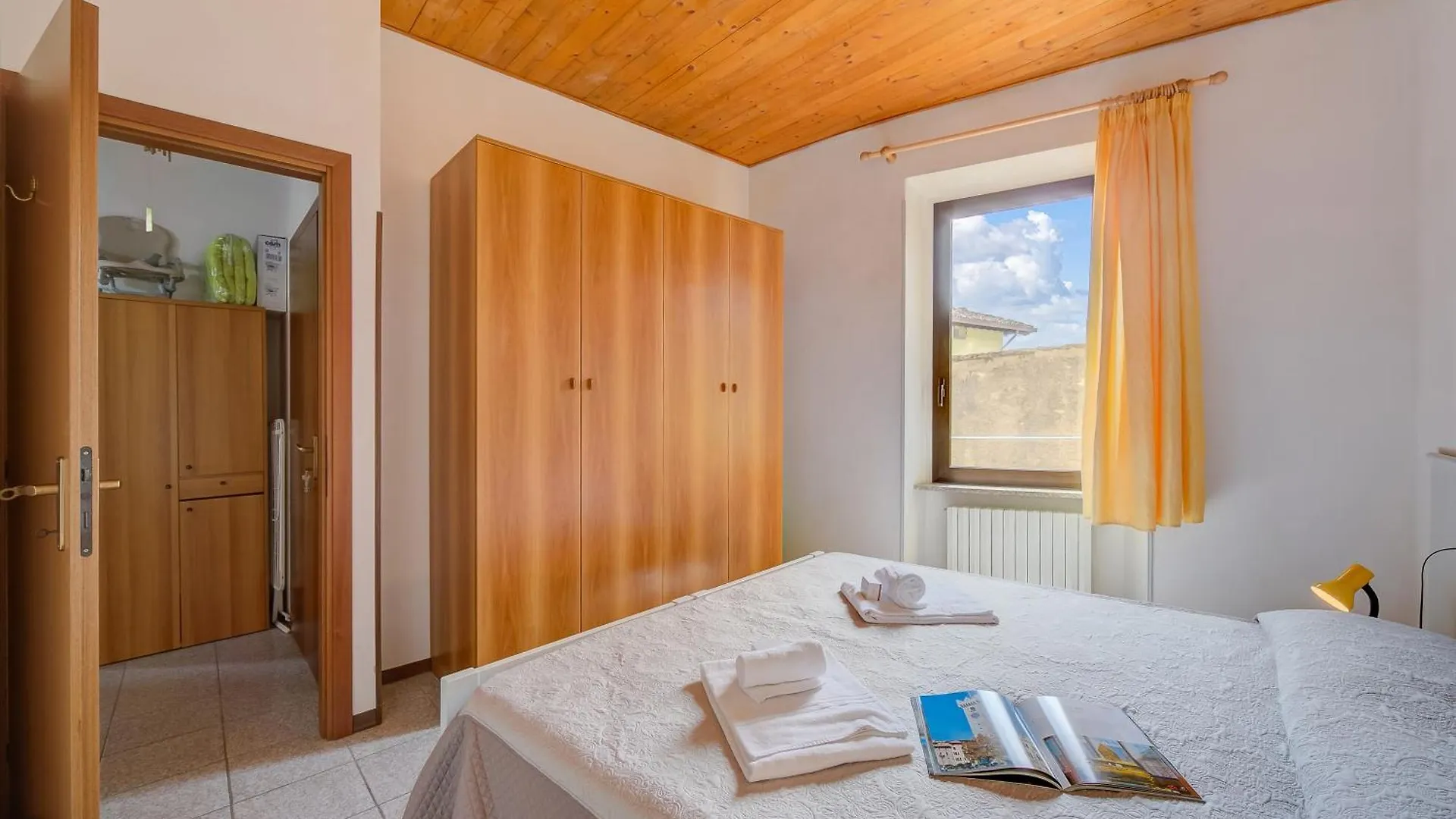Apartment Al Peveri - Private Parking & Near Lake - Happy Rentals Toscolano Maderno