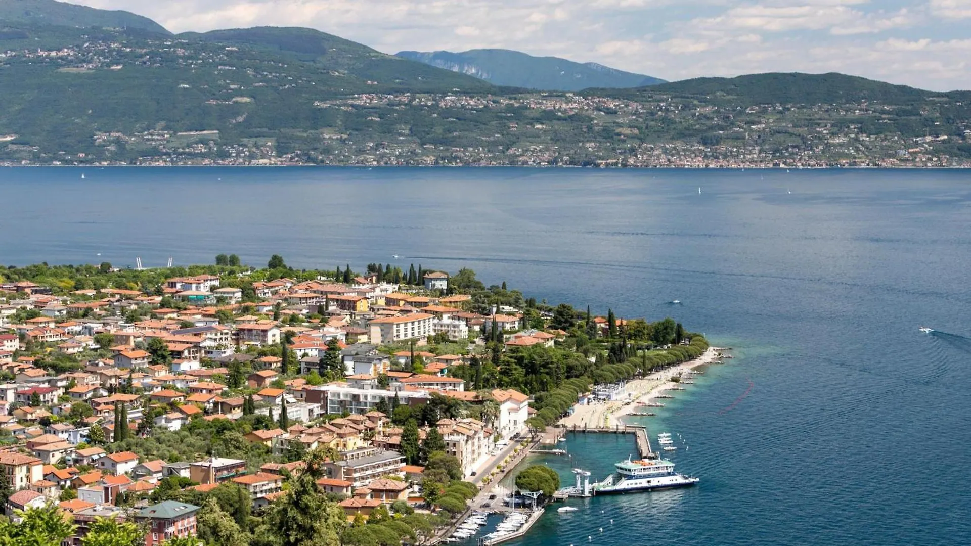 Al Peveri - Private Parking & Near Lake - Happy Rentals Toscolano Maderno Apartment