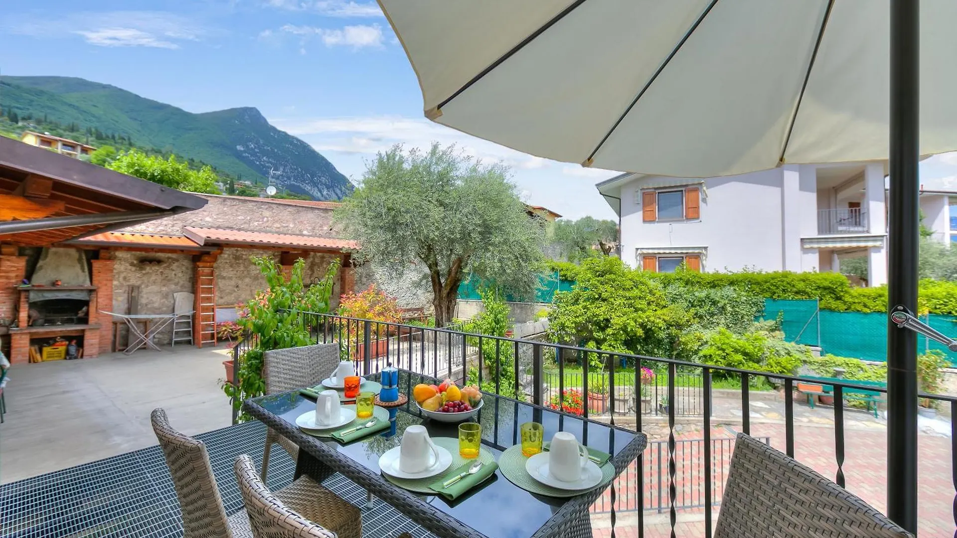 Apartment Al Peveri - Private Parking & Near Lake - Happy Rentals Toscolano Maderno